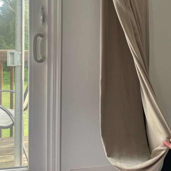 Halston Satin and Crepe beige gown - Picture 5 of 9